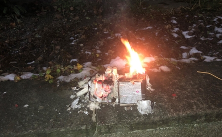 Bild von der brennenden Feuerwerksbatterie